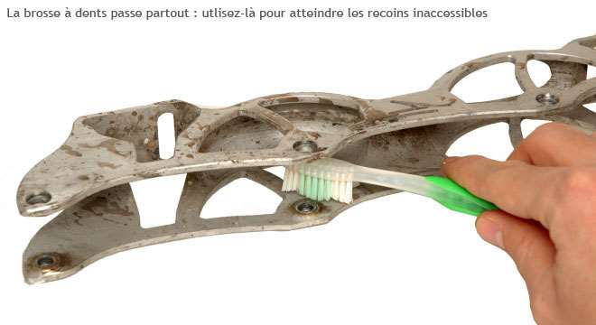 La brosse à dents est bien pratique pour nettoyer dans les angles morts