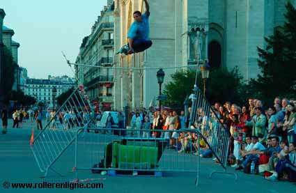 Saut en roller à Notre-Dame-de-Paris Saut en roller à Notre-Dame-de-Paris