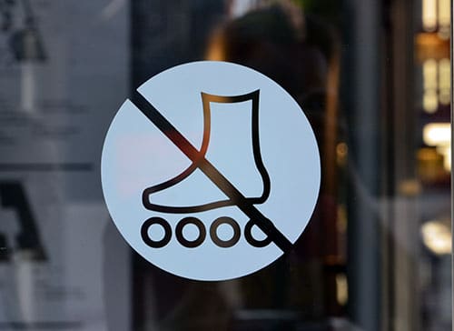 Evitez de rentrer dans les centres commerciaux en roller