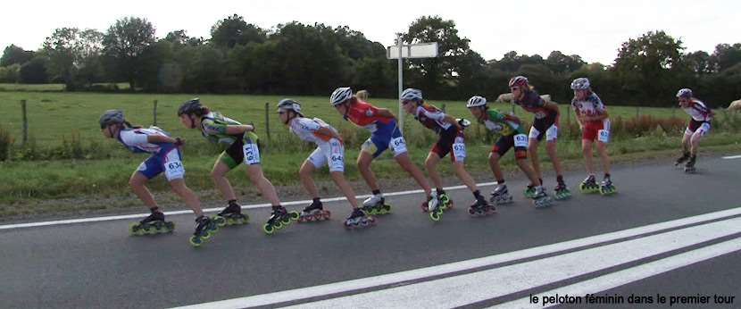 Le peloton des féminines au premier tour du marathon 