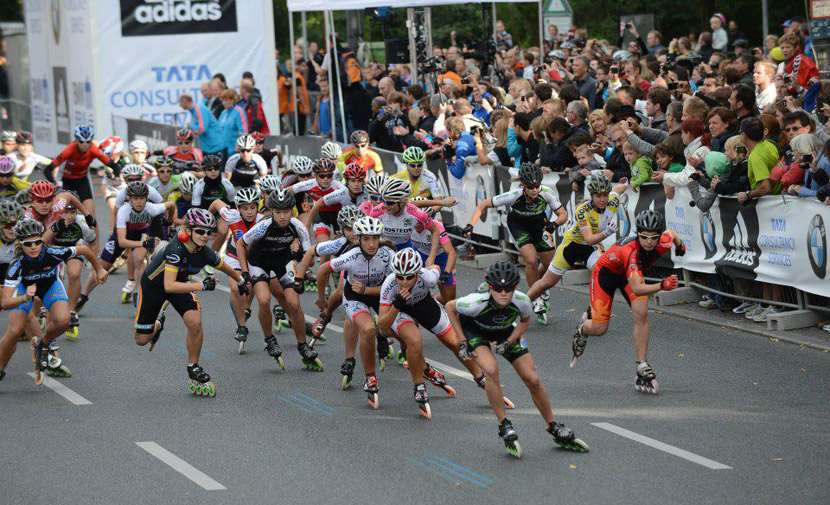 Le peloton des femmes au marathon roller de Berlin 2012