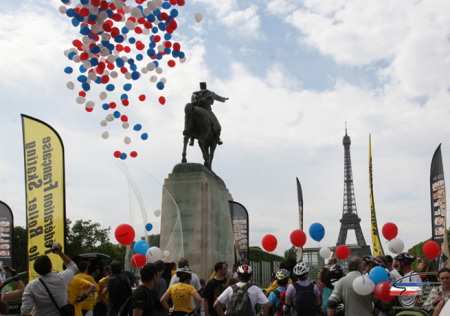 6000 patineurs dans les rues de Paris pour les 100 ans de la FFRS
