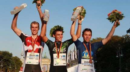 Julien Levrard sur le podium du marathon de roller Berlin 2011