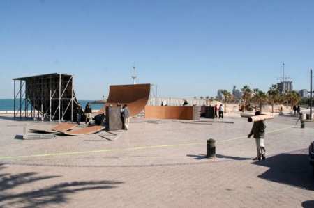 Le park du FISE Koweit en cours de montage
