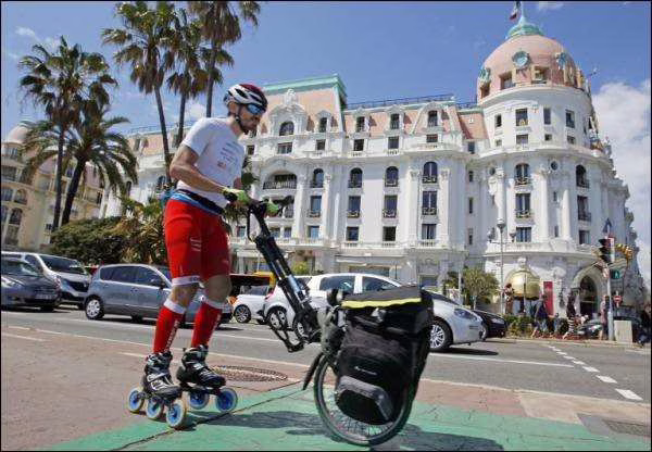 Il rallie Berlin à Nice à roller pour la bonne cause