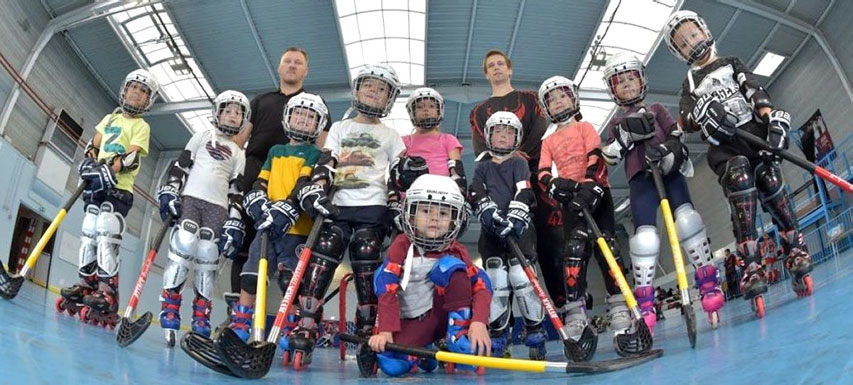 Apprentissage du roller hockey
