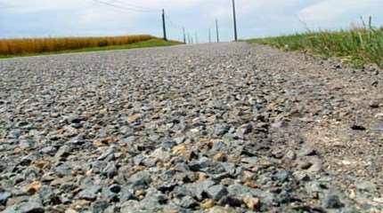 Route en gratton avec un gros grain