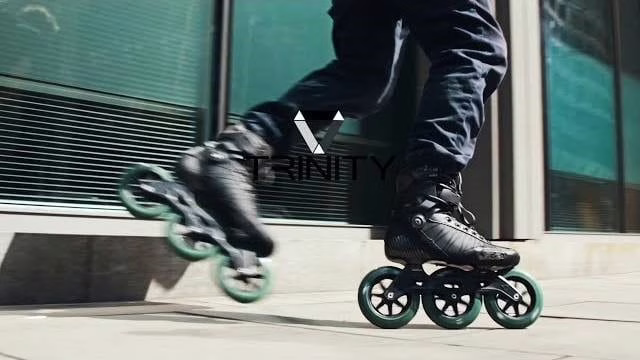 Roller freeskate – Sam Crofts en Powerslide Hardcore Evo