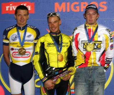 Matthieu Boher (FRA) à gauche, Franck Cardin (FRA) et Wayne Begg (NZL)