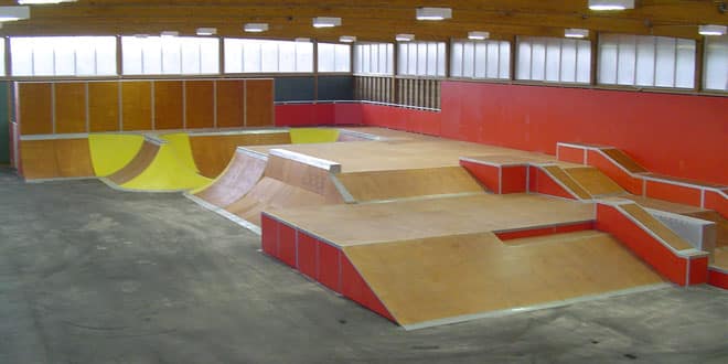 Vue générale de l'aire de pratique du skatepark d'Angoulême