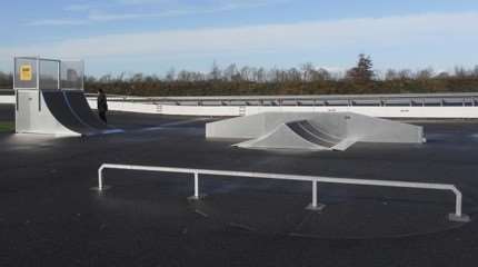 Spot : piste de vitesse et skatepark de Saint-Philbert-de-Grand-Lieu (44)