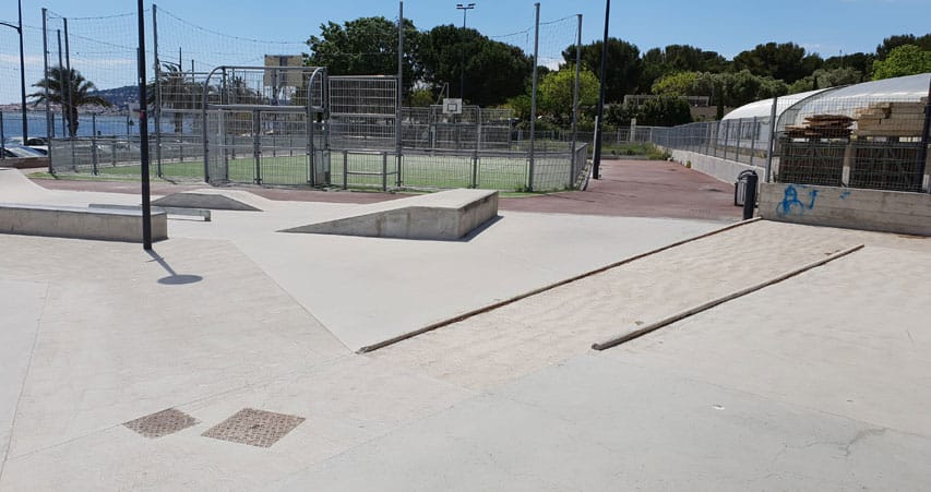 Le skatepark en béton de Balaruc-les-Bains (34)