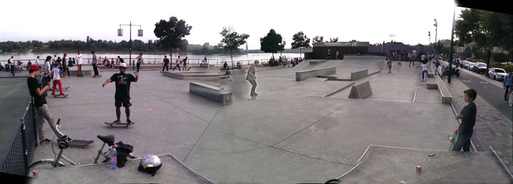 Le skatepark du quai des Chartrons à Bordeaux (33) Le skatepark du quai des Chartrons à Bordeaux (33)