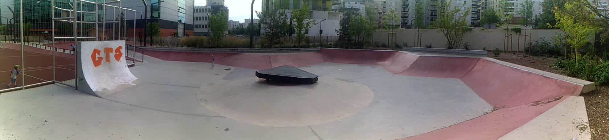L'aire de street du skatepark de Courbevoie