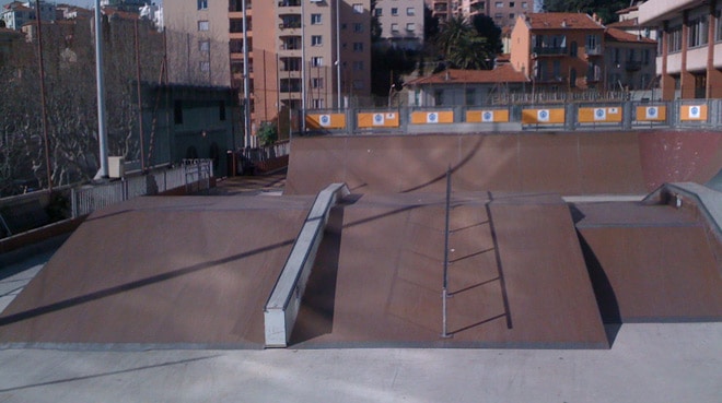 La funbox centrale avec son ledge et son rail en kink