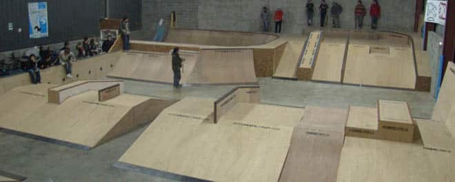 Les funbox au premier plan et le bowl semi-ouvert en arrière plan