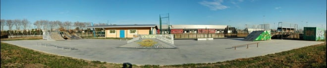 Vue d'ensemble du skatepark de Mauguio