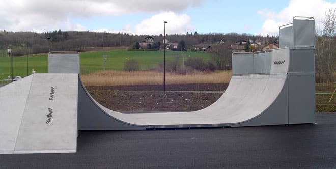La mini-rampe du skatepark de Poisy