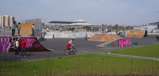 Le skatepark de Cronenbourg / La Rotonde à Strasbourg (67) Le skatepark de Cronenbourg / La Rotonde à Strasbourg (67)