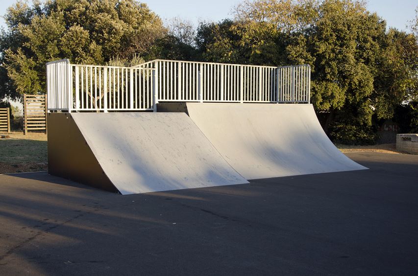 skatepark saint bres 04