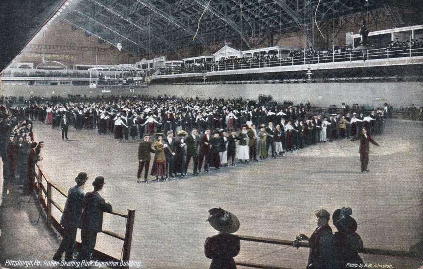 1909 : Skating rink de l'Exposition Building à Pittsburg, Pennsylvanie, Etats-Unis - Photo de R.W. Johnston