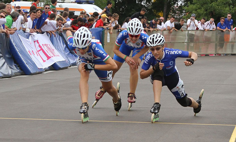 Bataille pour la première place sur la ligne entre les Italiennes et Clémence Halbout sur la course à éliminations seniors dames
