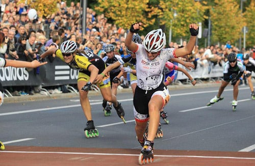 Arrivée en fente avant de Jana Gegner Marathon roller de Berlin 2012