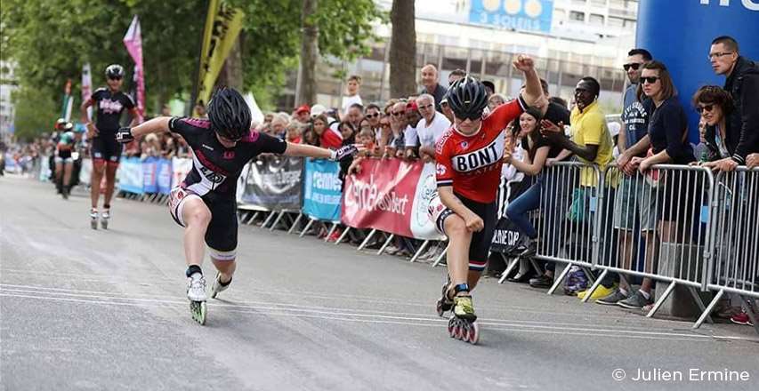 Sprint d'arrivée des seniors femmes au marathon de Rennes sur Roulettes