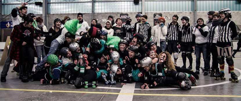 Les Switchblade RollerGrrrls s&rsquo;inclient face à La Boucherie de Paris