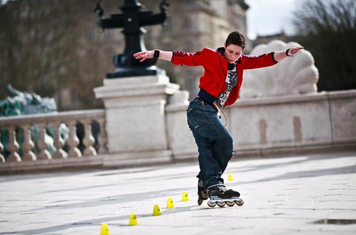 Test du roller de slalom freestyle KSJ par Chloé Seyres (photo : Keanush)