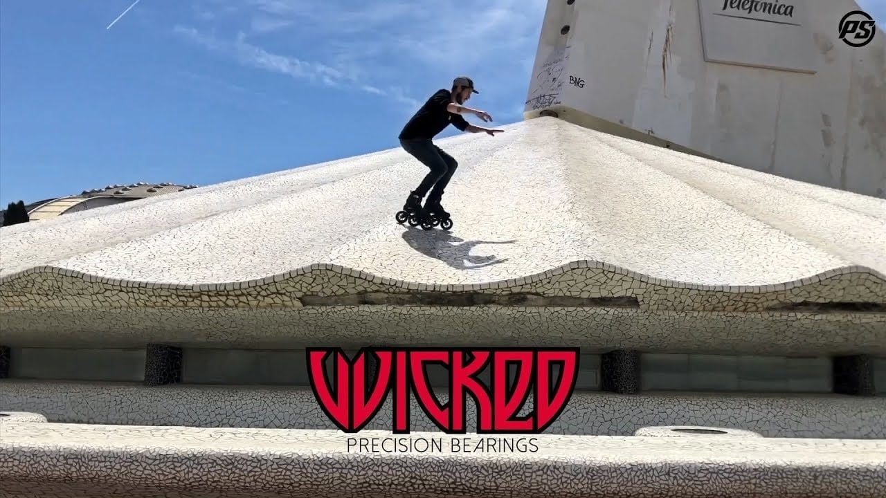 Nick Lomax en session roller freeride au parc olympique de Montjuic (Barcelone, Espagne)