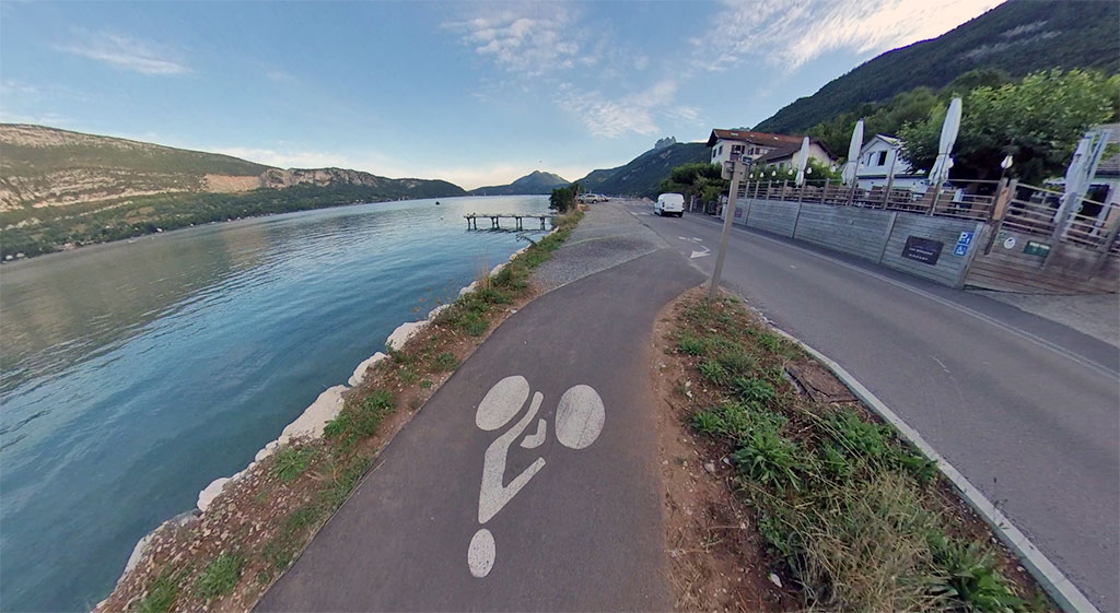 La piste cyclable s'arrête en face du restaurant La Cuillère à Omble