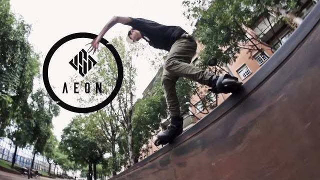 Nick Lomax en USD Aeon 80 sur les spots de Barcelone (Espagne)