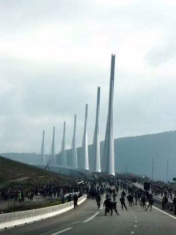 Inauguration roller du Viaduc de Millau 2004