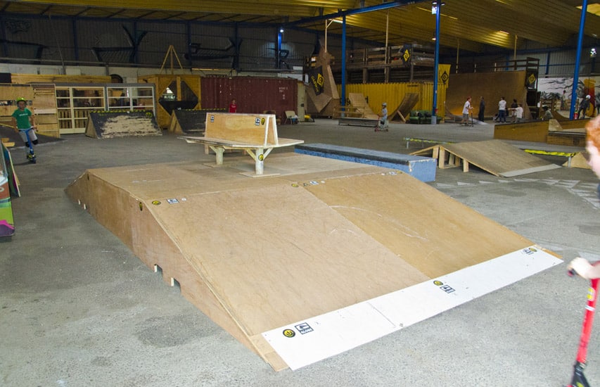 Une table du hangar