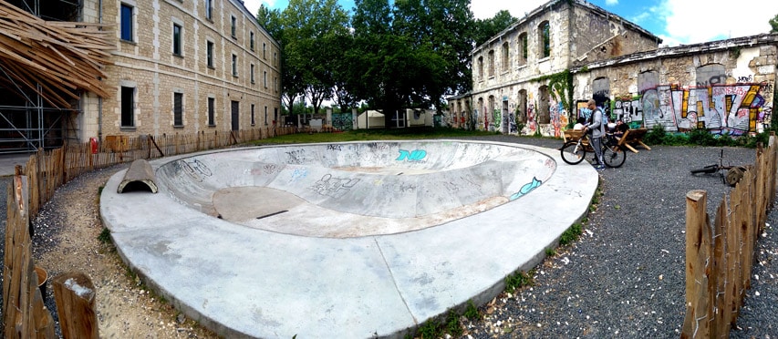 Le bowl en extérieur dans la caserne Niel