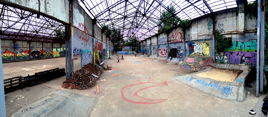 Le skatepark en extérieur dans la caserne Niel