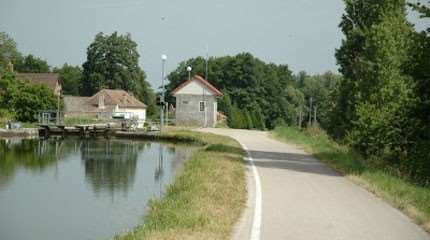 La Voie verte du canal du Centre Chalon-sur-Saône à Saint-Léger-sur-Dheune