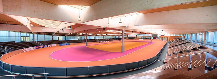 Vue panoramique de l'Arena Geisingen avec piste et tribunes