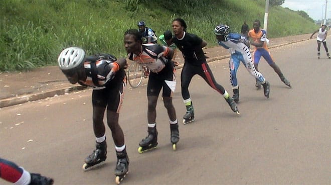 Course de roller sur route au Cameroun
