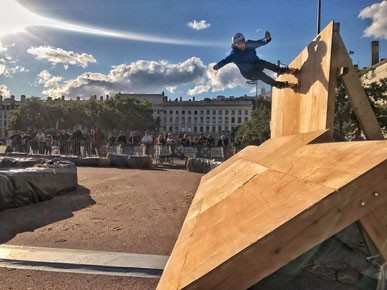 Florian Petitcollin (FRA) et Francesca Conzi (ITA) champions du Monde de Skatecross 2017